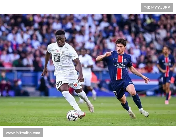 里尔4-2击败巴黎FC,吉鲁传射建功